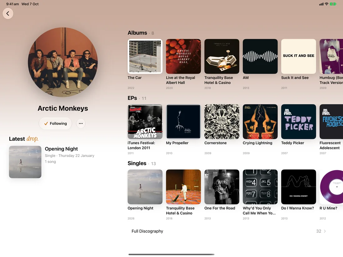 Eine Künstlerseite auf dem iPad im Querformat, mit Alben, EPs und Singles nebeneinander
